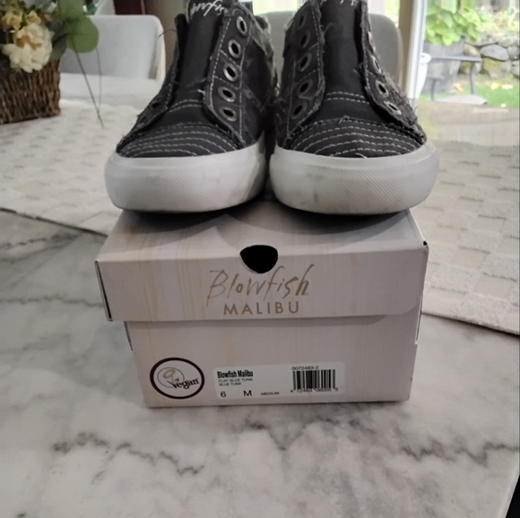 Blowfish Malibu Laceless Sneakers. - Picture 5 of 5